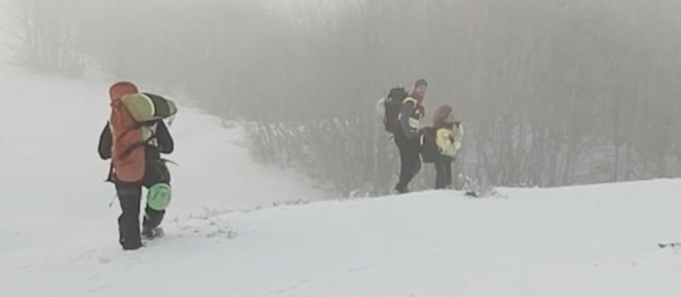 Valanga travolge due escursionisti: salvi 