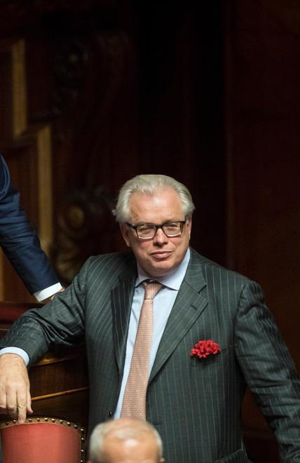 Scandalo accoglienza, Barani: «Metto la mano sul fuoco per Bellesi, spero che la magistratura abbia prove» 