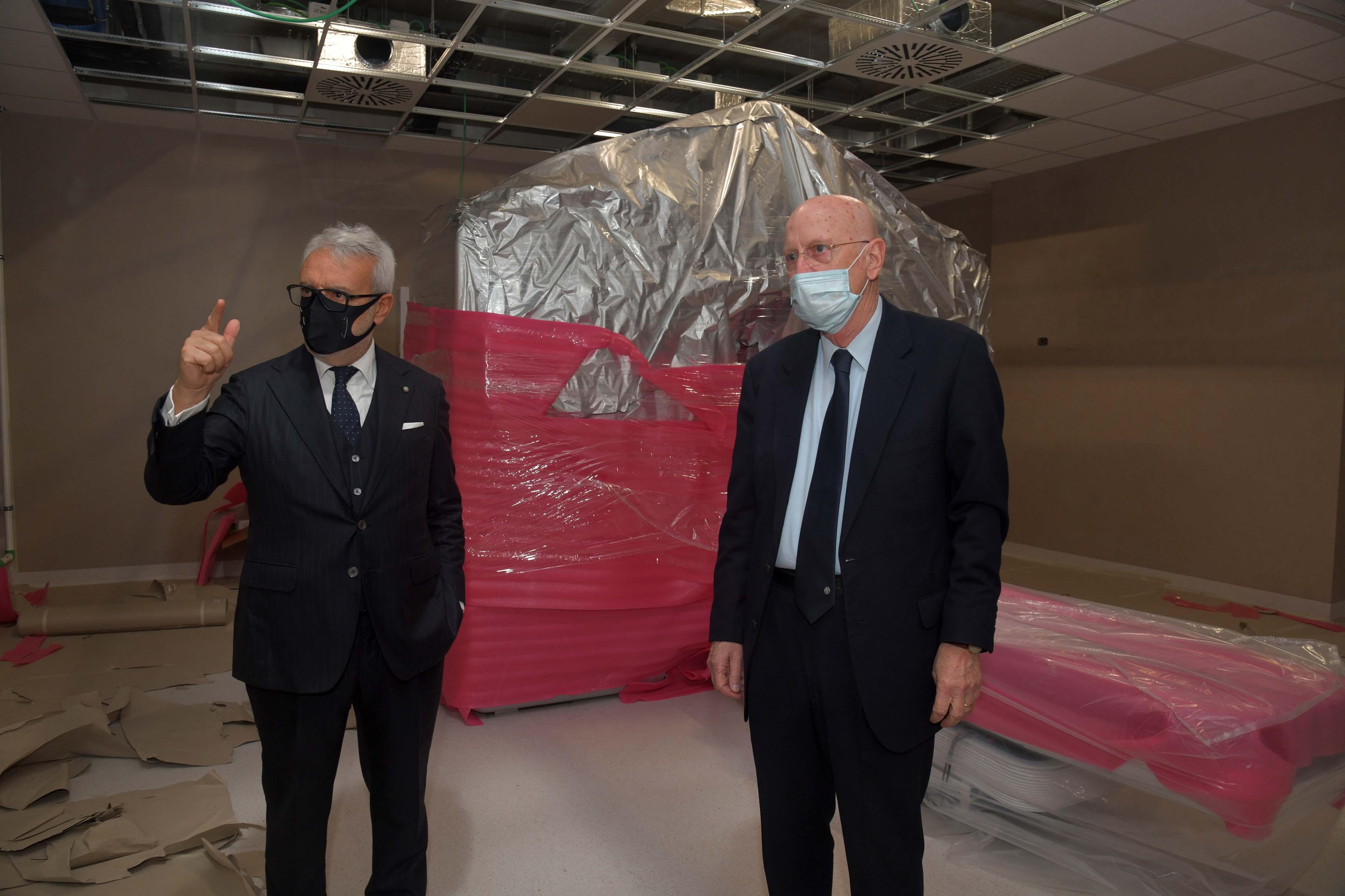 Da sinistra Lucio Rispo e il direttore sanitario del Mater Franco Meloni (foto Vanna Sanna)