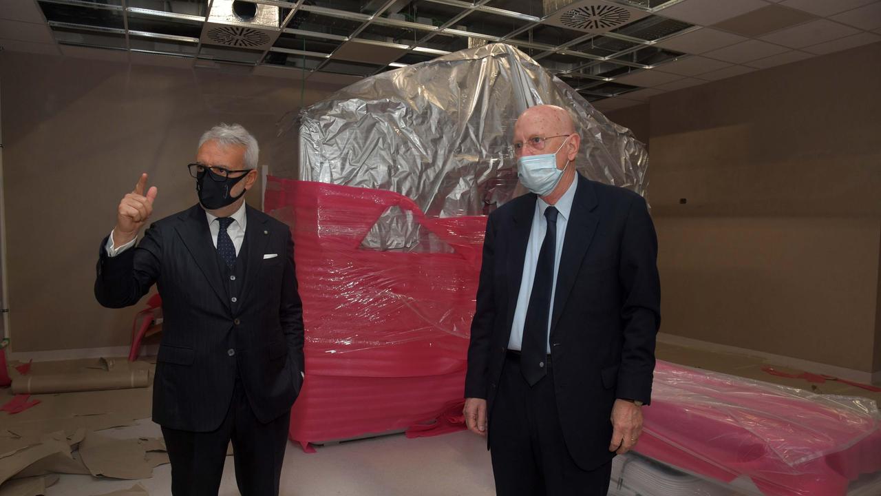 Da sinistra Lucio Rispo e il direttore sanitario del Mater Franco Meloni (foto Vanna Sanna)
