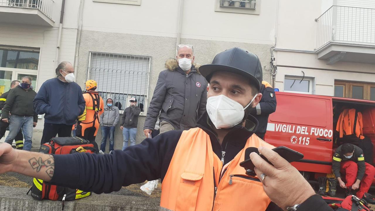 Scivola nel canale dopo il furto, il dipendente della Sea: "L'ho inseguito per recupare il mio marsupio"