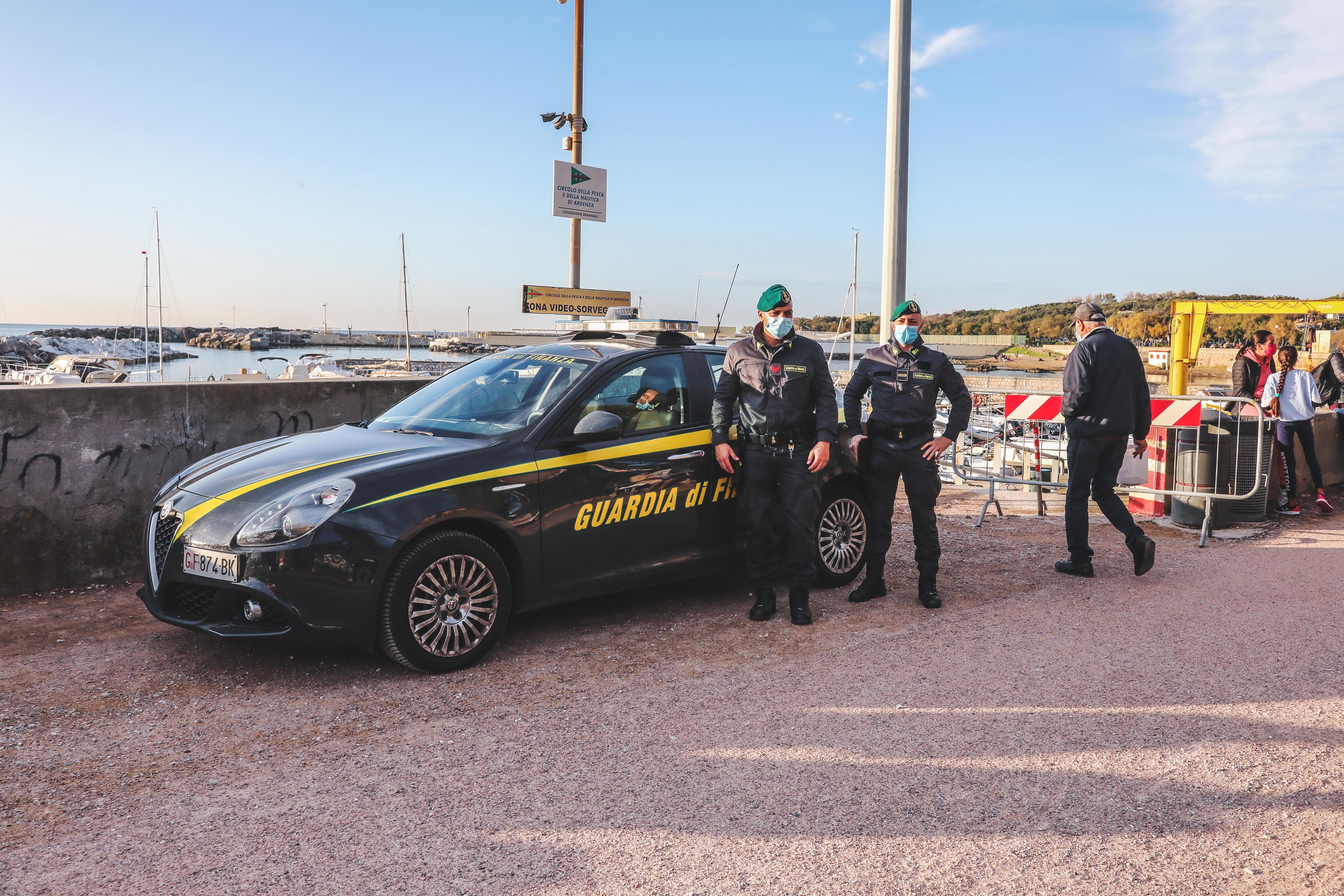 False nozze, mazzette per permessi di soggiorno: 33 arresti. Indagini anche in Toscana 