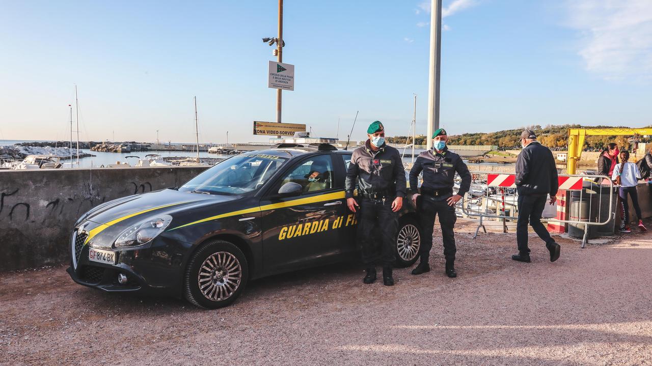False nozze, mazzette per permessi di soggiorno: 33 arresti. Indagini anche in Toscana