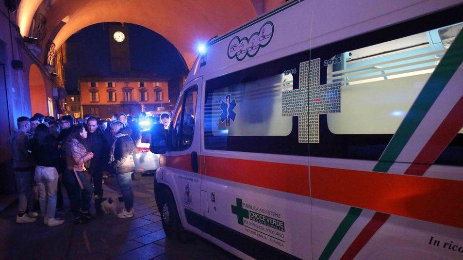 L’ambulanza in via Farini accorsa per soccorrere i feriti