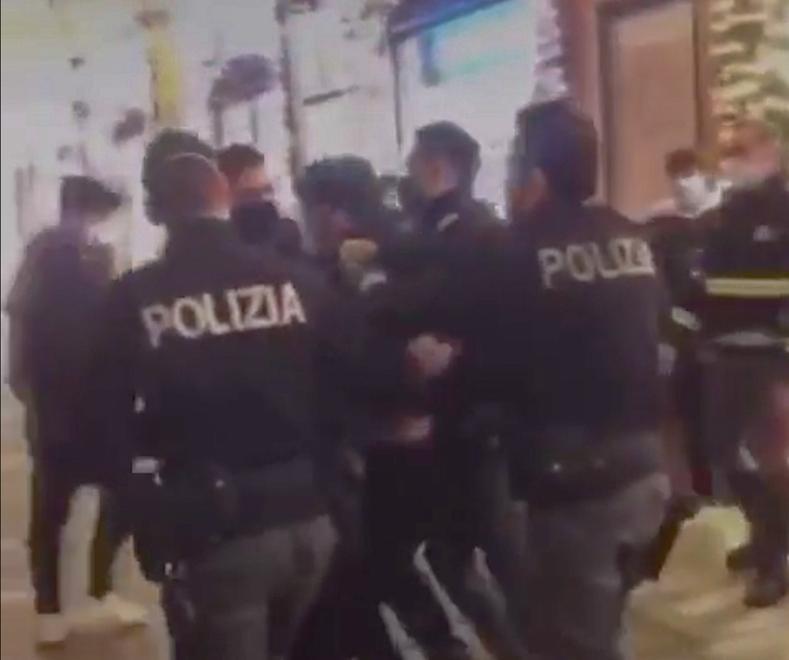 Modena, «Né capetto né bullo ma vittima della sfida tra youtuber e polizia» 
