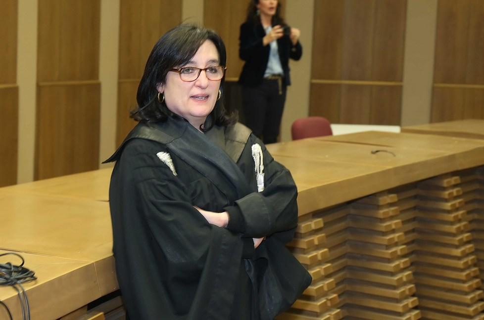 Il presidente del tribunale di Reggio, Cristina Beretti, avvicinata dal prete