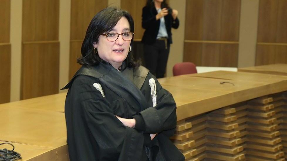Il presidente del tribunale di Reggio, Cristina Beretti, avvicinata dal prete
