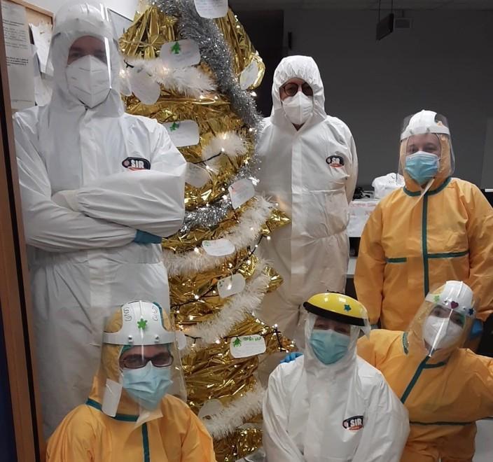 Sull’albero di Natale il grazie dei pazienti che ce l’hanno fatta 