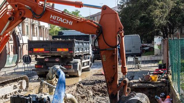 Hera, lavoro per sistemare i tubi in piombo