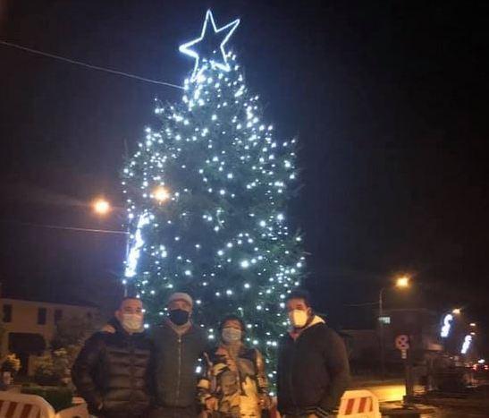 L’atmosfera natalizia arriva anche in provincia E le piazze si illuminano 