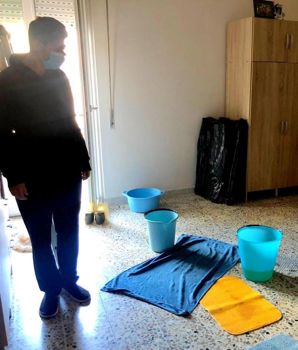 «Da due mesi piove dentro casa» 