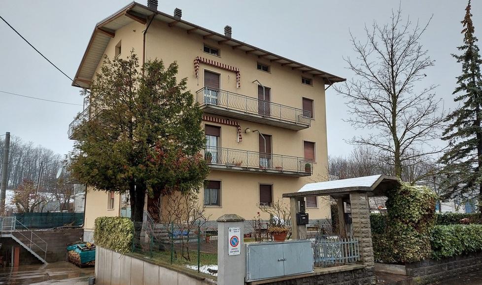 Pavullo Il marito di Alessandra Perini si è tolto la vita Le loro due figlie adolescenti restano sole 