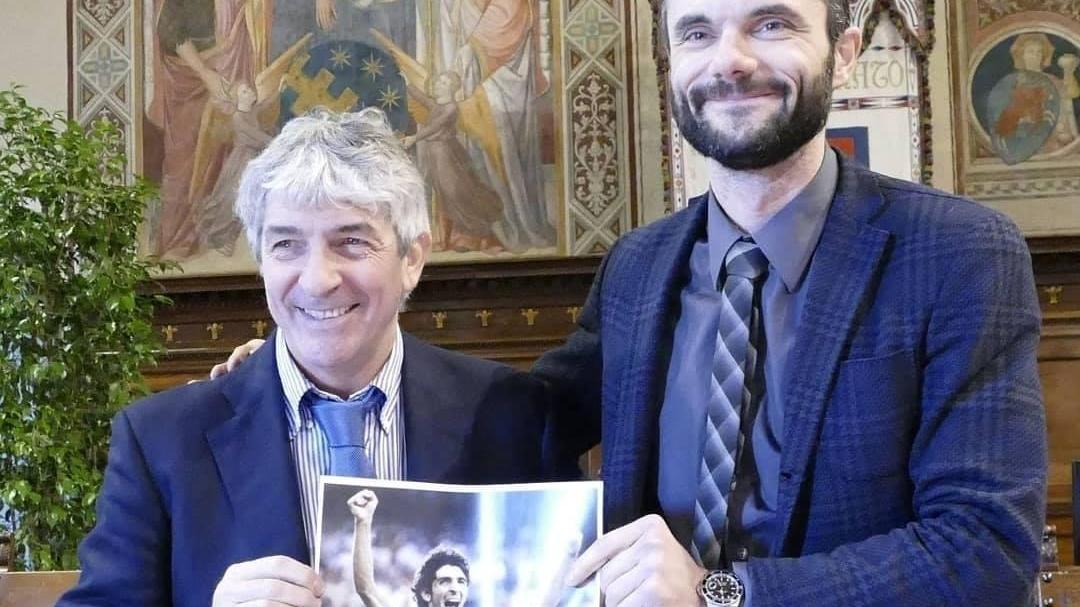 Paolo Rossi insieme al sindaco Matteo Biffoni
