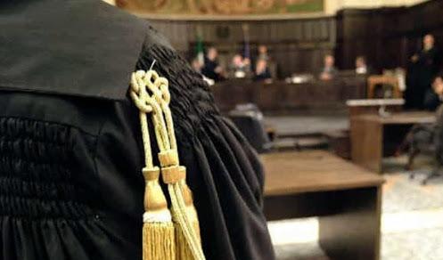 Modena Il calciatore la lascia: per vendetta lei posta due video intimi sui social 