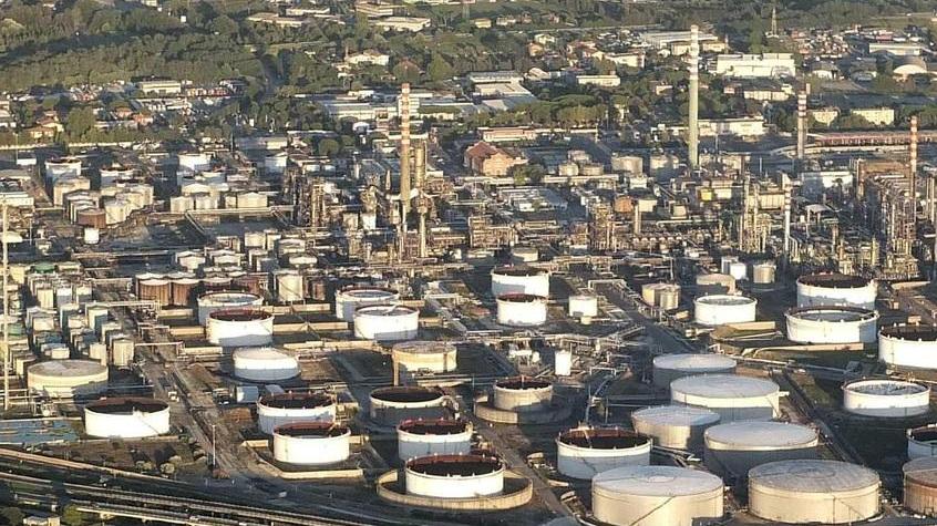 Cattivi odori, paura del benzene Arpat: «Un guasto alla centralina»