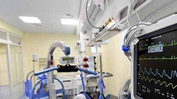 Covid, contagi in calo e un nuovo decesso