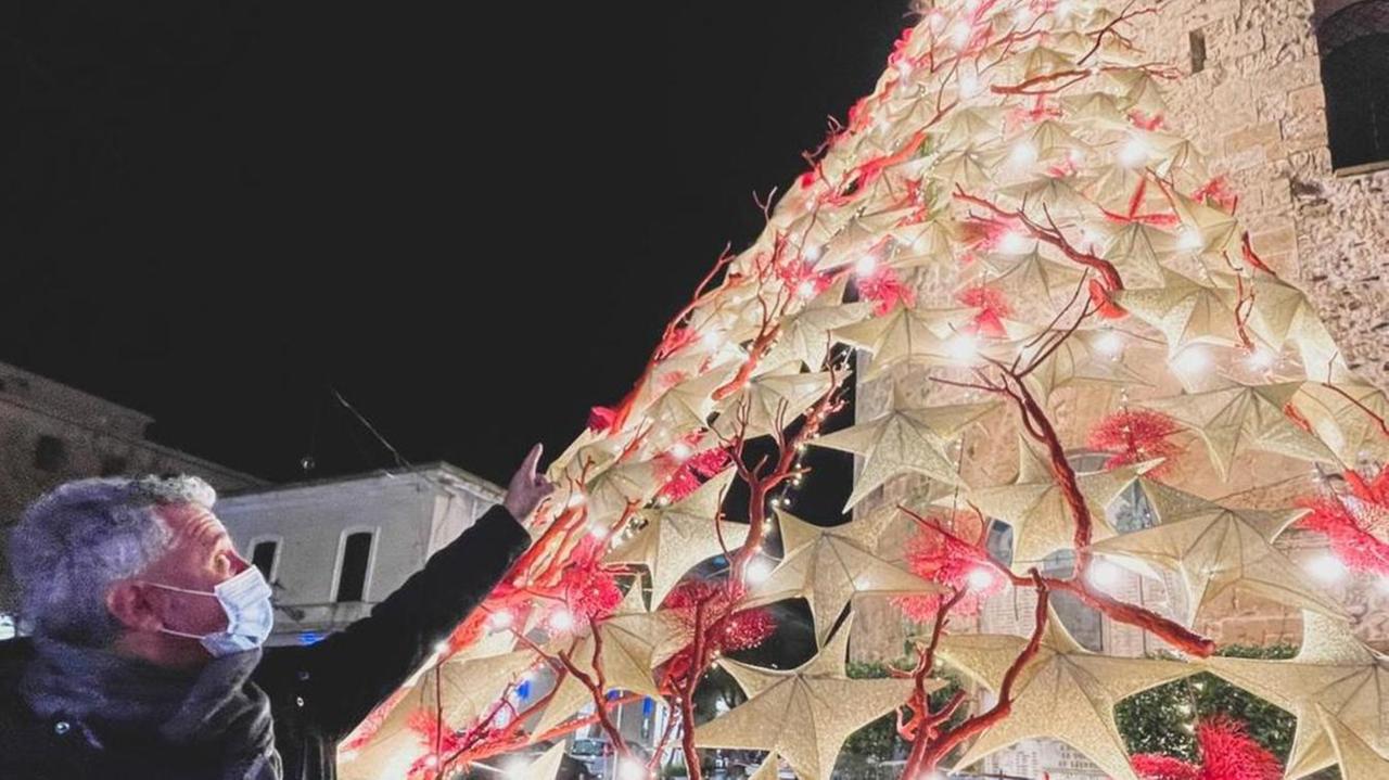 Dagli studenti dell’Artistico una cascata di coralli e stelle