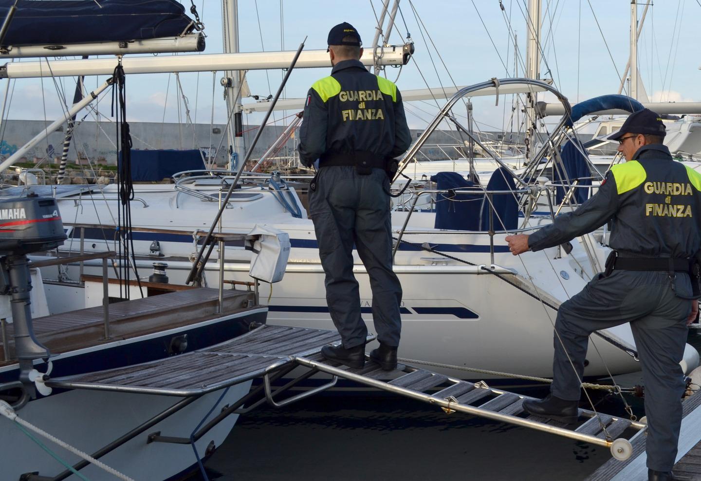 A vela con i fondi regionali, due denunce 