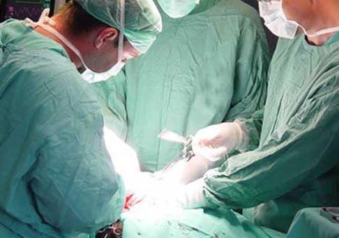 Morto dopo l’operazione al cervello, maxi risarcimento ai familiari di un legale 