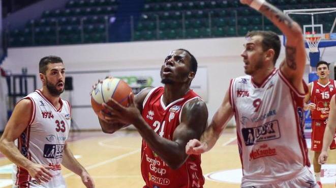wheatle sotto canestro contro Lux Chieti