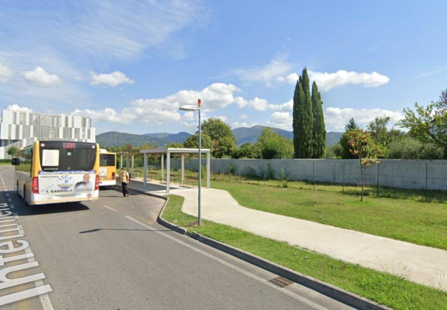 La fermata della Cap davanti all'ospedale Santo Stefano