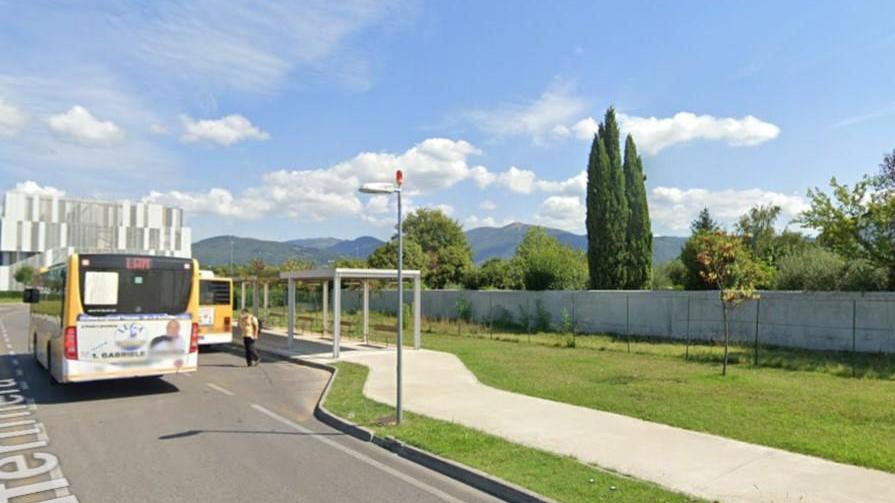 La fermata della Cap davanti all'ospedale Santo Stefano