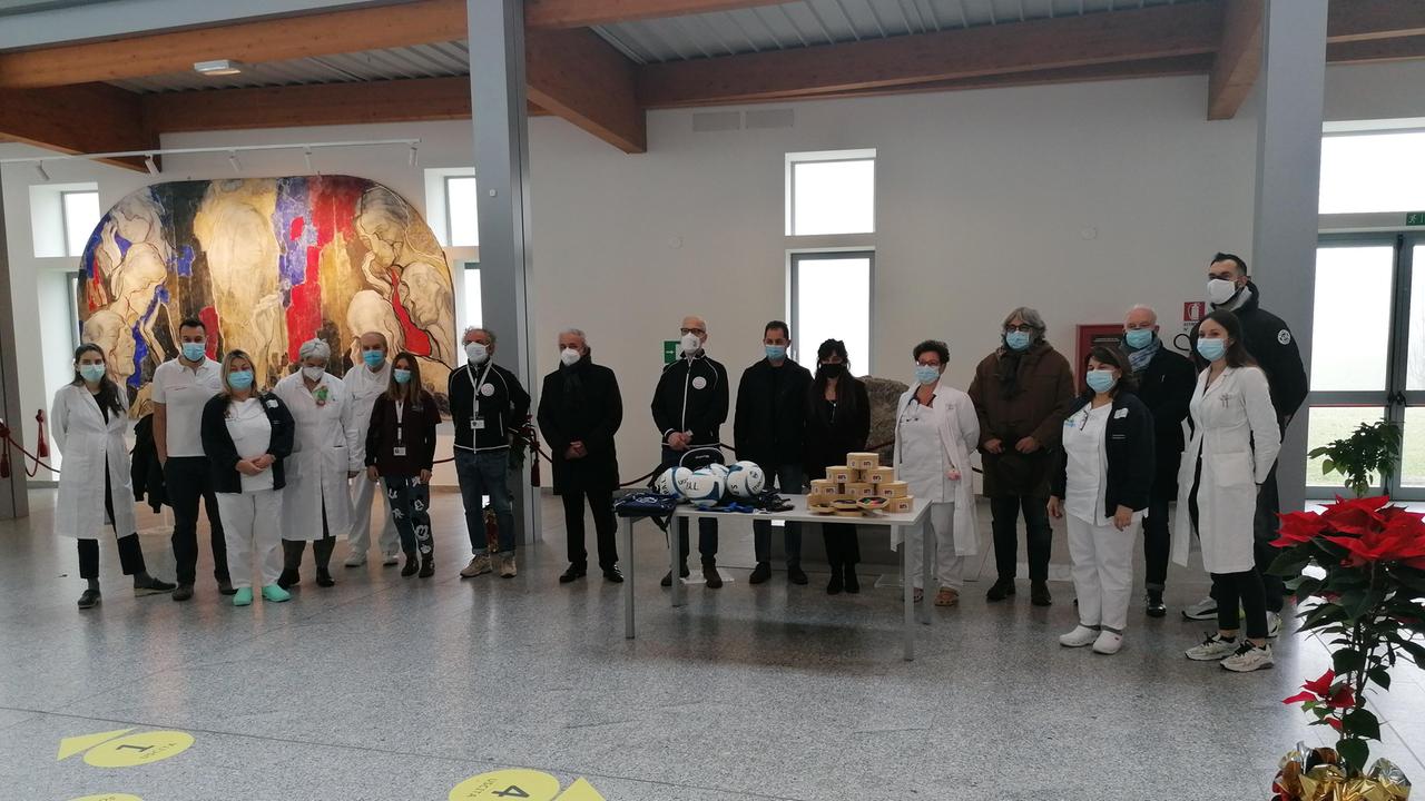 I doni di Spal e Basket Kleb Ferrara per i piccoli ricoverati a Cona
