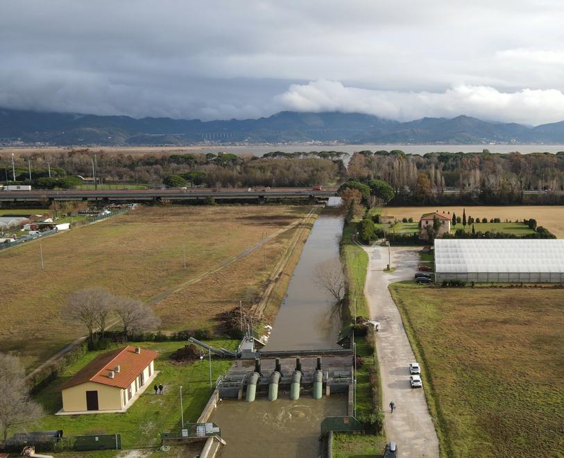 Allarme rientrato: il lago scende sotto il livello di guardia e il mare inizia a ricevere 