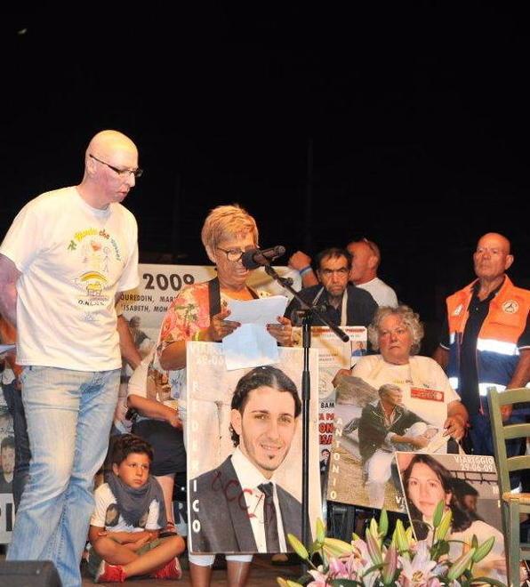 I familiari delle vittime della strage al Comune: «Feriti dal vostro silenzio» 