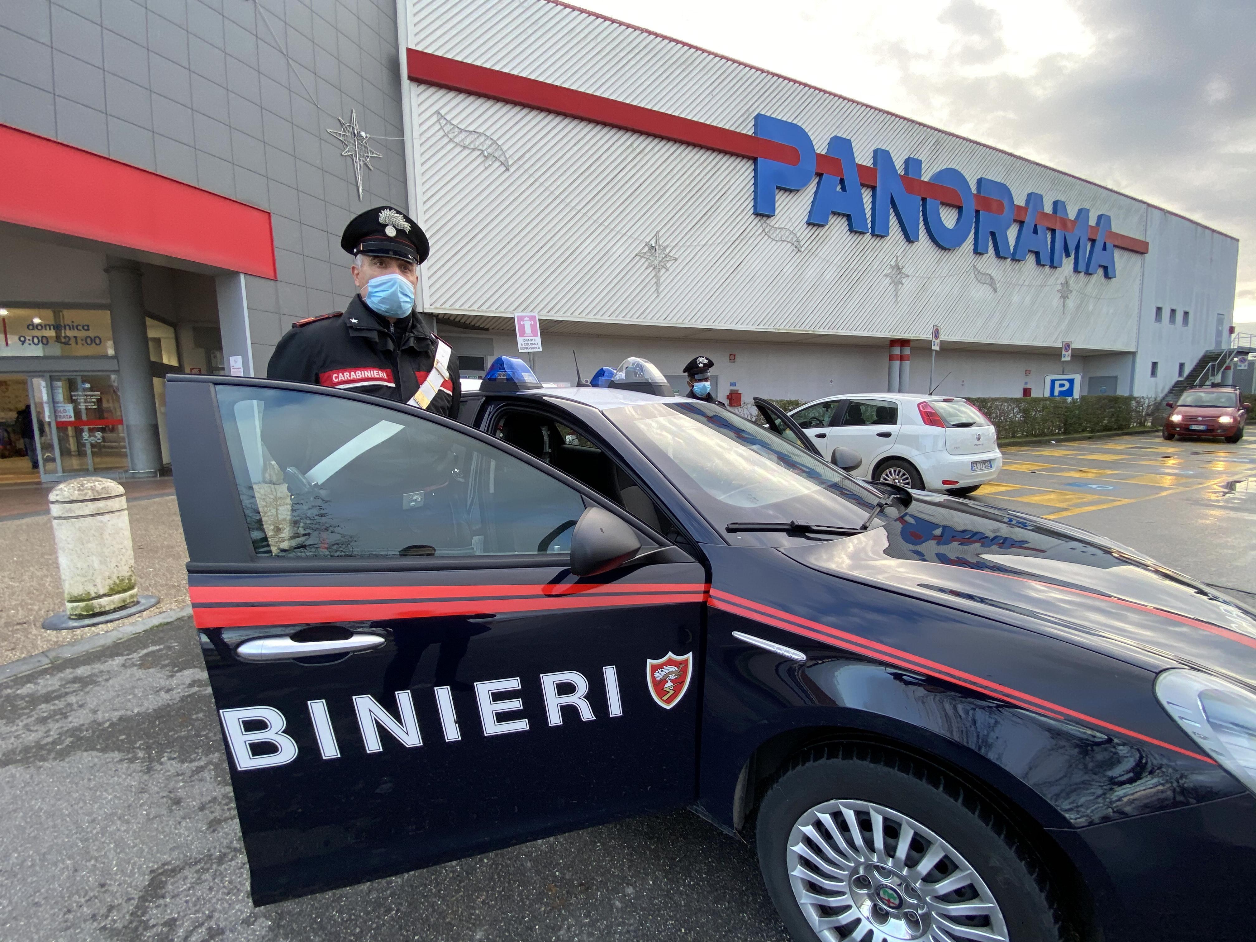 Arrestati per furto quattro operai: erano stati assunti per realizzare l'impianto di videosorveglianza