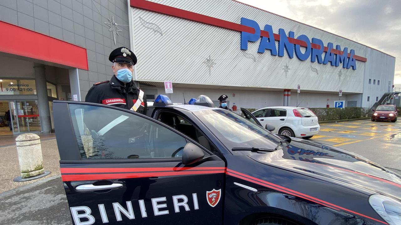 Arrestati per furto quattro operai: erano stati assunti per realizzare l'impianto di videosorveglianza