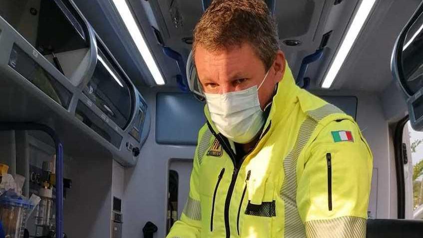 Luca Sforzi sull'ambulanza della Misericordia di Pistoia