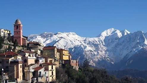 Domeniche senza bus e niente parco giochi: il borgo di Fontia protesta