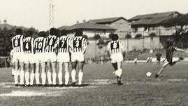 I campioni della Juventus a Piombino in uno stadio stracolmo di gente Grandi emozioni in campo e sugli spalti