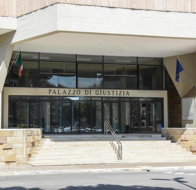 Aggredito e derubato della bici mentre consegnava volantini