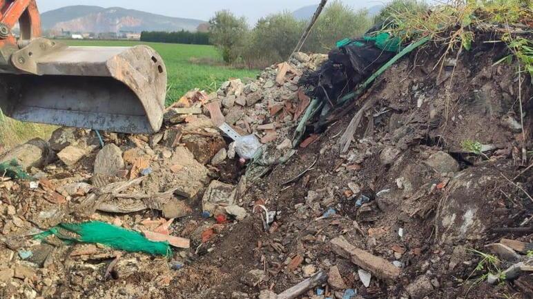 Gli scarti dei cantieri finivano sotto terra