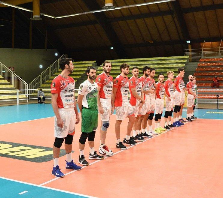 Ai ripari dopo il secondo ko La società: il palasport si chiamerà ancora Parenti