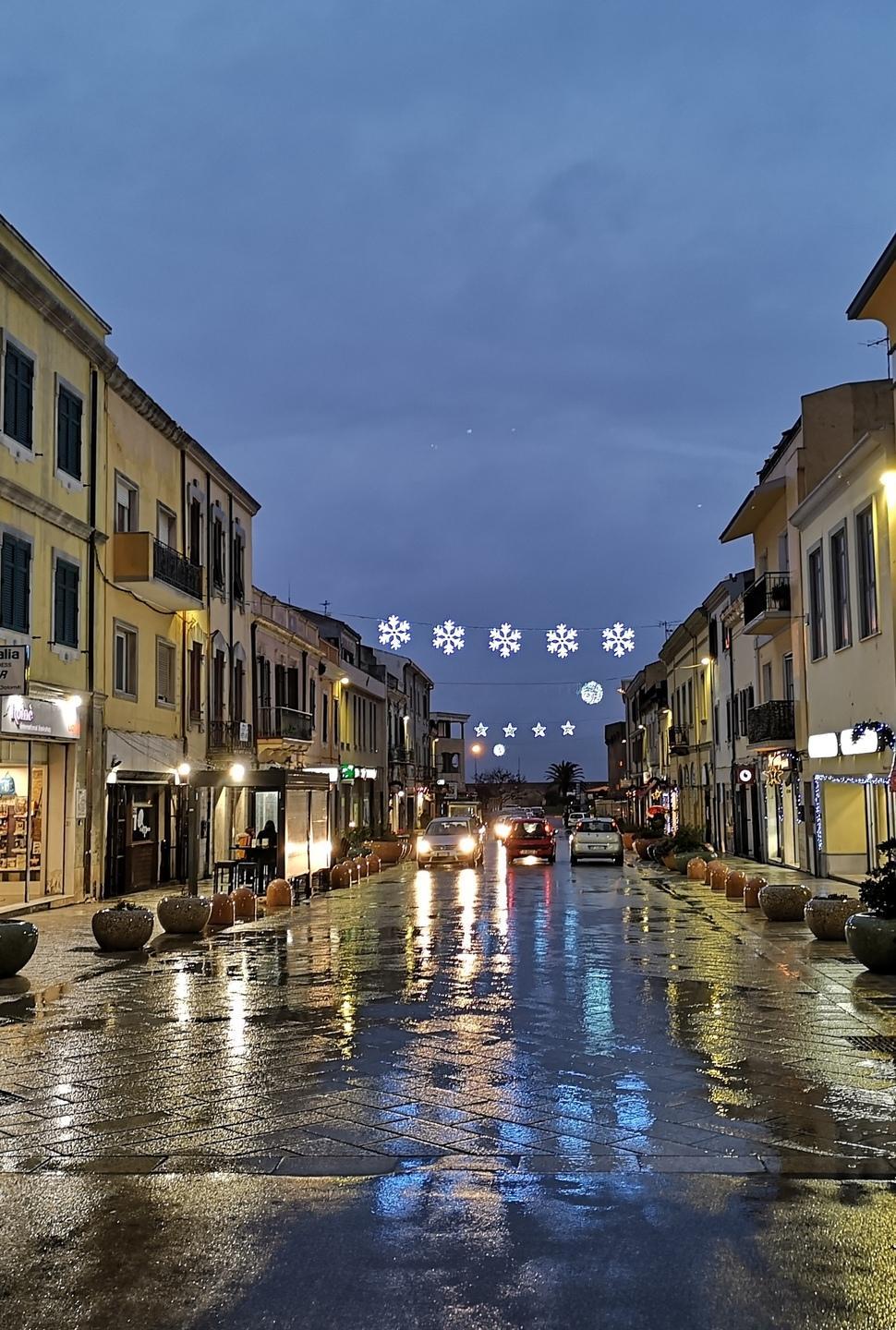 Luci di speranza, accese le prime luminarie