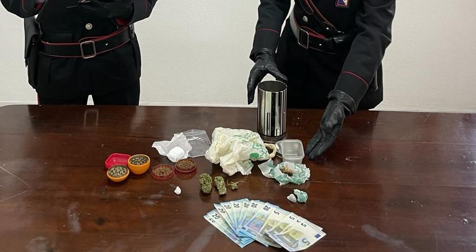 Vendevano “canne” in casa: tre arresti 