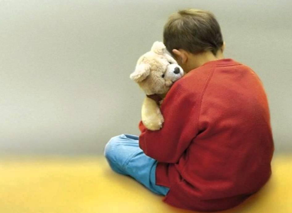 Scuola e terapia a rischio per il figlio 12enne conteso 
