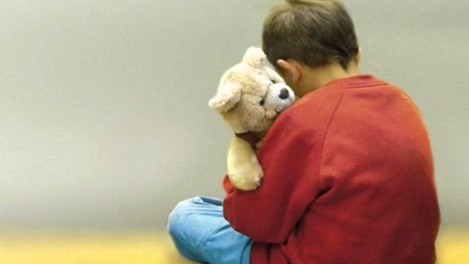 Scuola e terapia a rischio per il figlio 12enne conteso