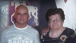 Stroncato dal dolore muore nel vedere il corpo della madre