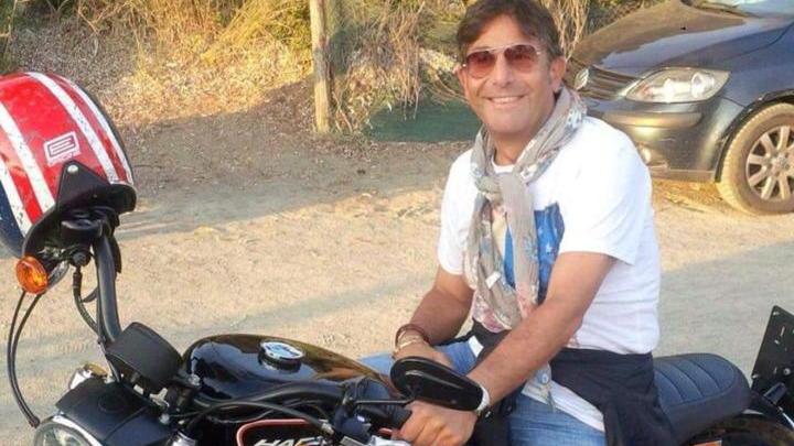 Luca Francalacci con la sua inseparabile motocicletta
