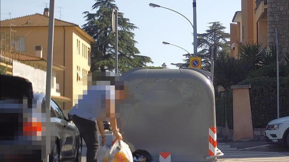 Rifiuti selvaggi: 26 verbali in soli cinque giorni