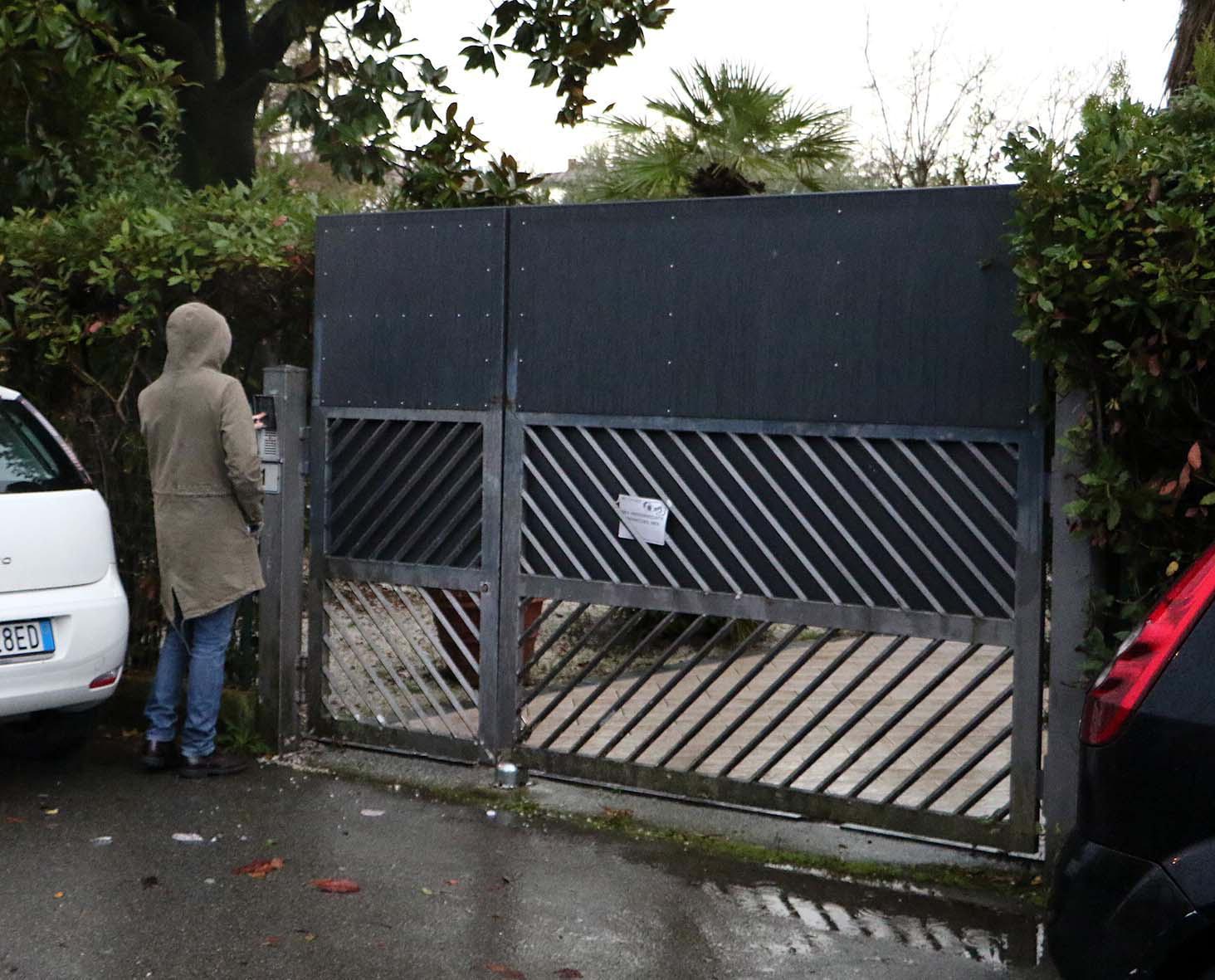 l’ingresso di una delle strutture a Marina di Massa