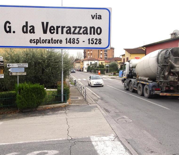 L’incrocio fra via Giovanni da Verrazzano e via Fiorentina (foto Gori)