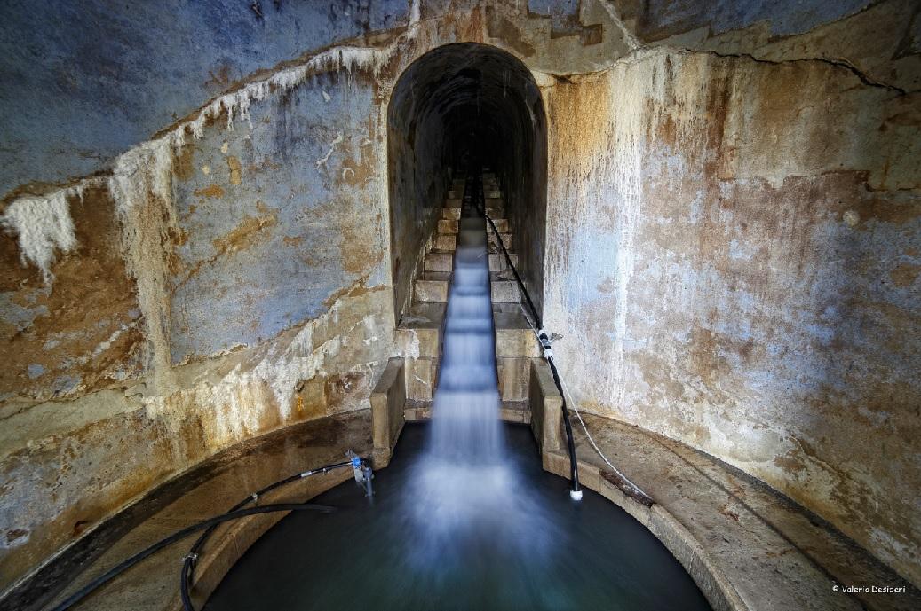 L'interno del coacervo superiore, uno degli snodi principali dell'acquedotto ottocentesco di Colognole