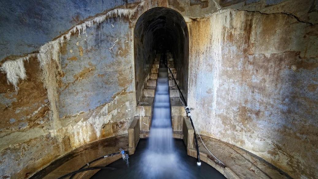 L'interno del coacervo superiore, uno degli snodi principali dell'acquedotto ottocentesco di Colognole