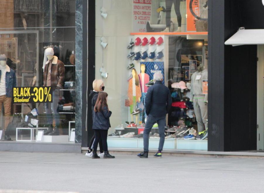Mazzata per lo shopping di Natale: un’altra settimana in zona arancione 