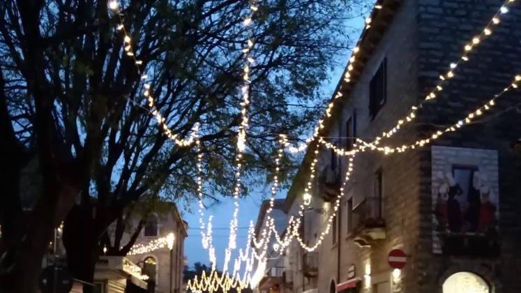 Pro loco: «Luce alla città con le vetrine più belle»